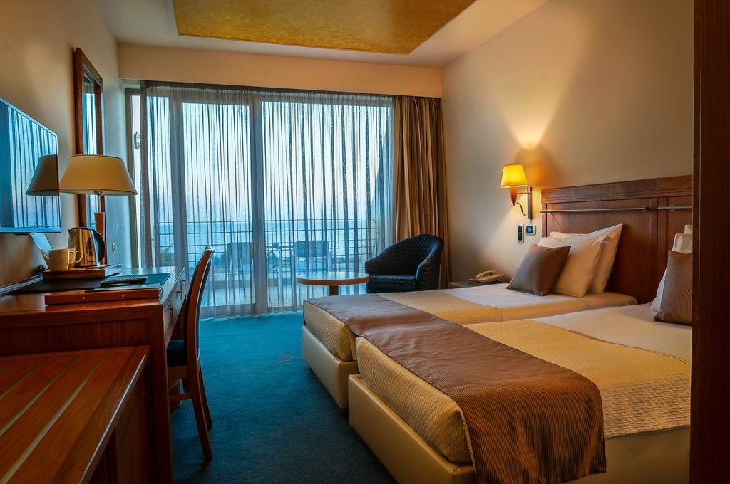 Alexander Beach Hotel & Spa Alexandroupoli Eksteriør billede A room at the hotel