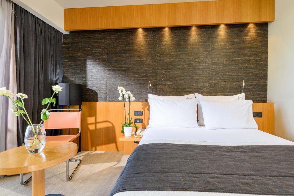 Alexander Beach Hotel & Spa Alexandroupoli Eksteriør billede A room at the hotel