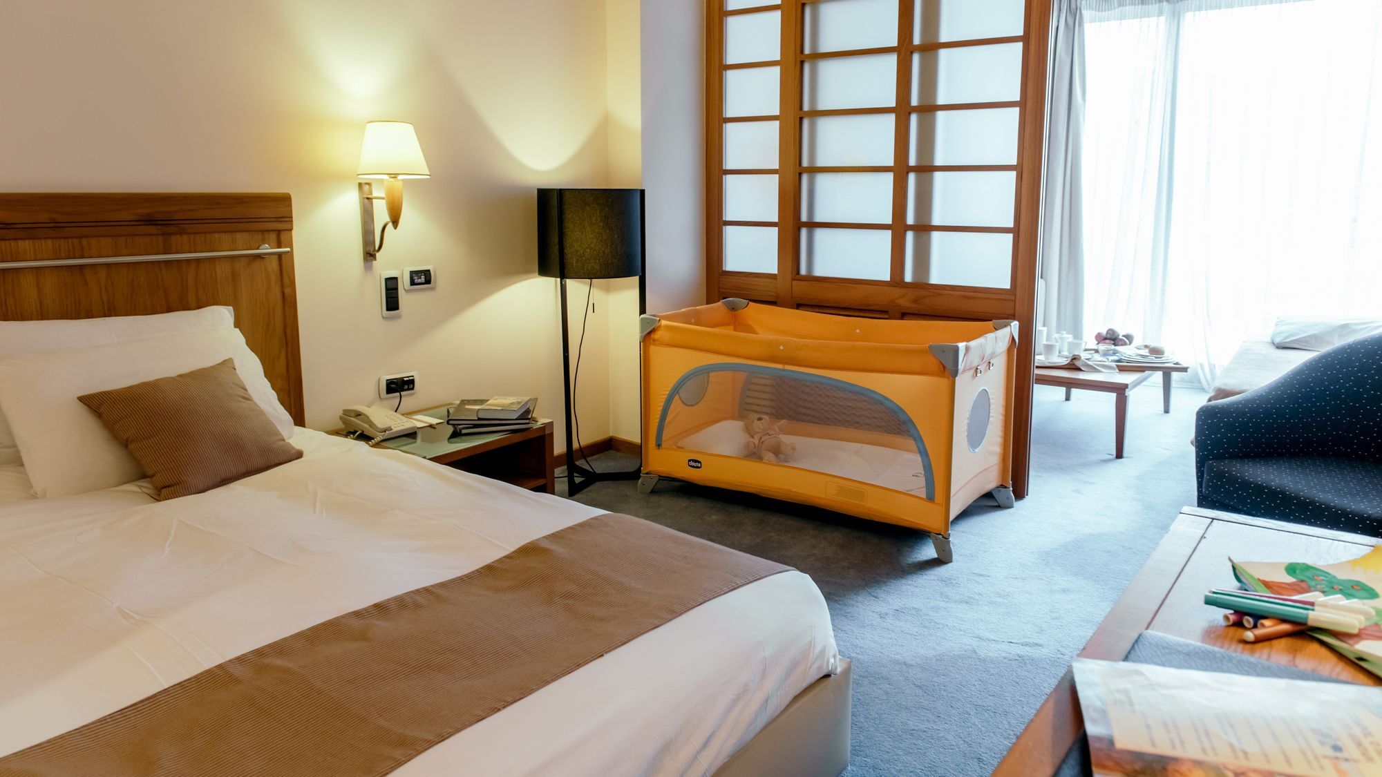 Alexander Beach Hotel & Spa Alexandroupoli Eksteriør billede A cot in a hotel room